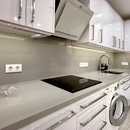 Daire Costero, Abrigos. *