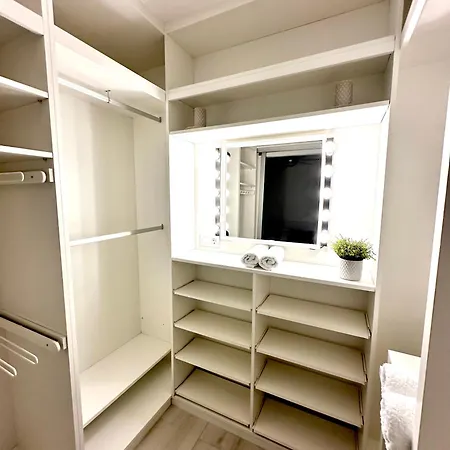 Apartman Costero, Abrigos. *