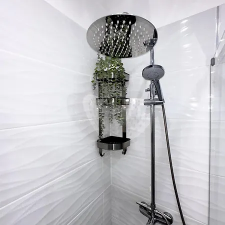 Apartman Costero, Abrigos.